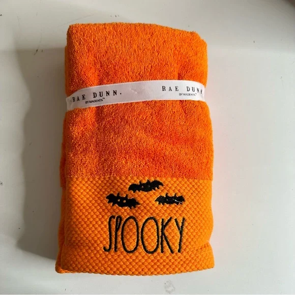 ‼️SOLD‼️ NWT Rae Dunn “Spooky” orange hand towels - Picture 5 of 8